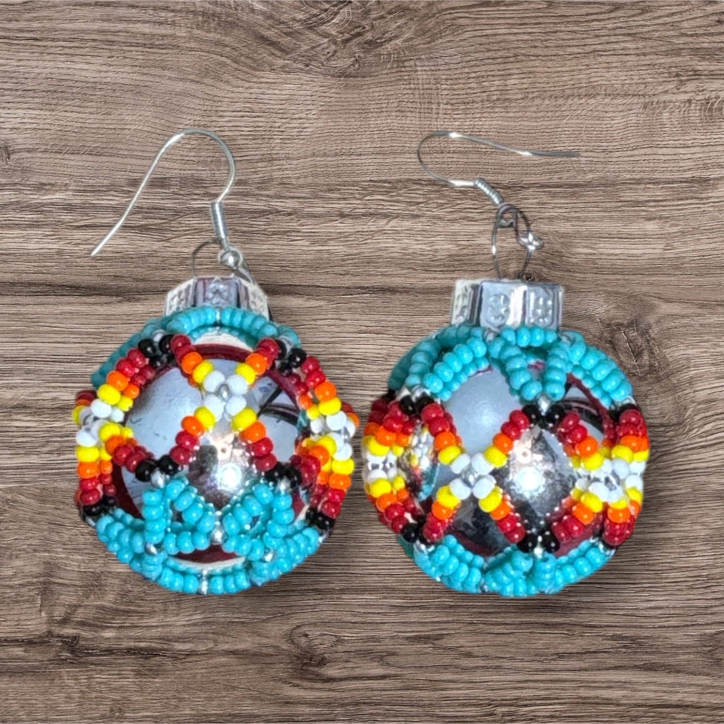 Mini beaded ornament bulb earring